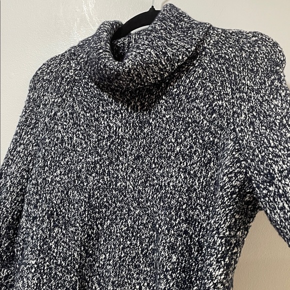 Aritzia Community Dark Navy & white Speckled Wool and cotton Turtleneck Sweater - Picture 6 of 16
